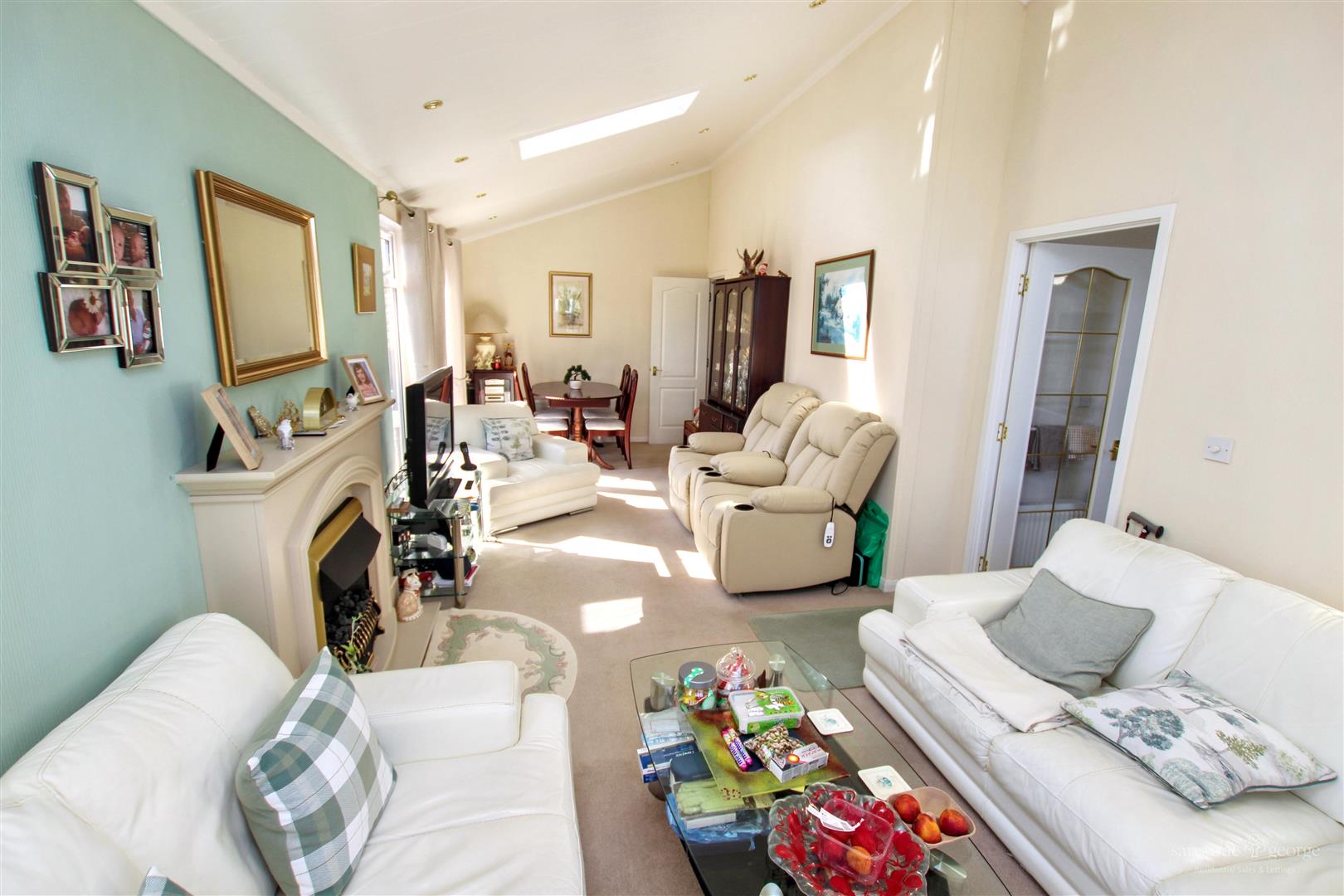 2 bed property in Garston Park, Reading